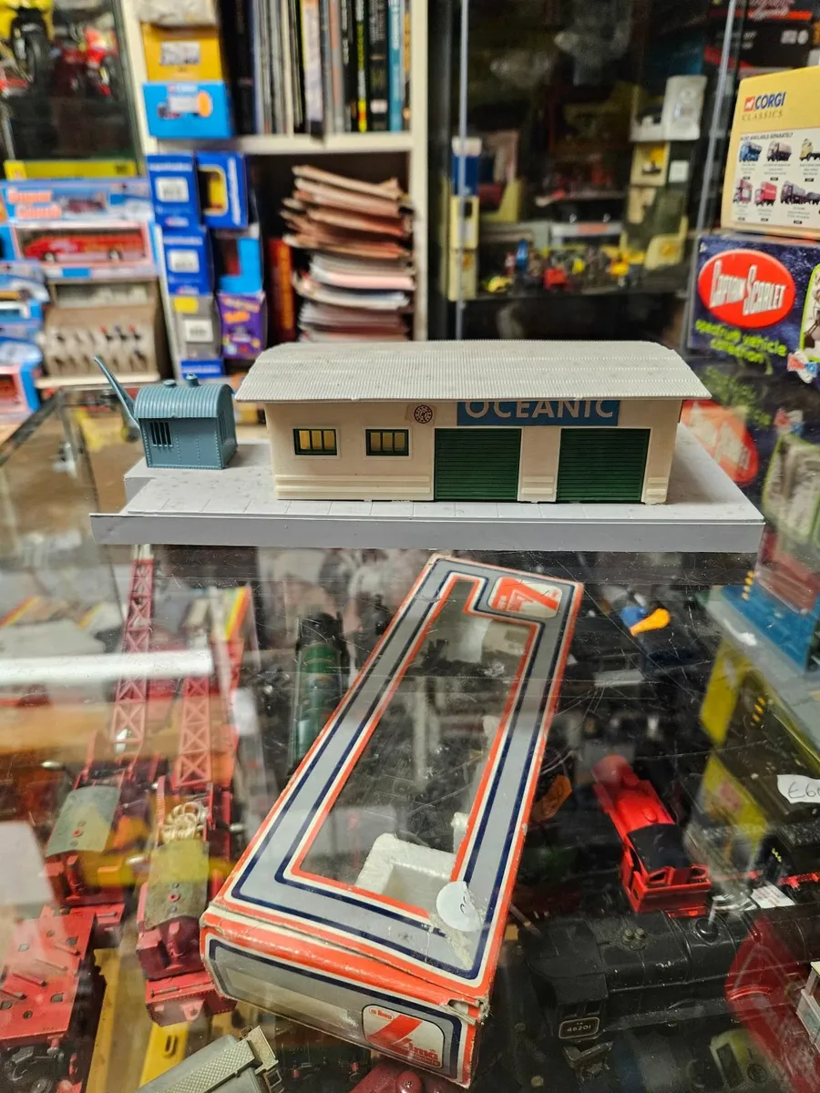 Hornby Triang Goods Shed Terminus - Image 1