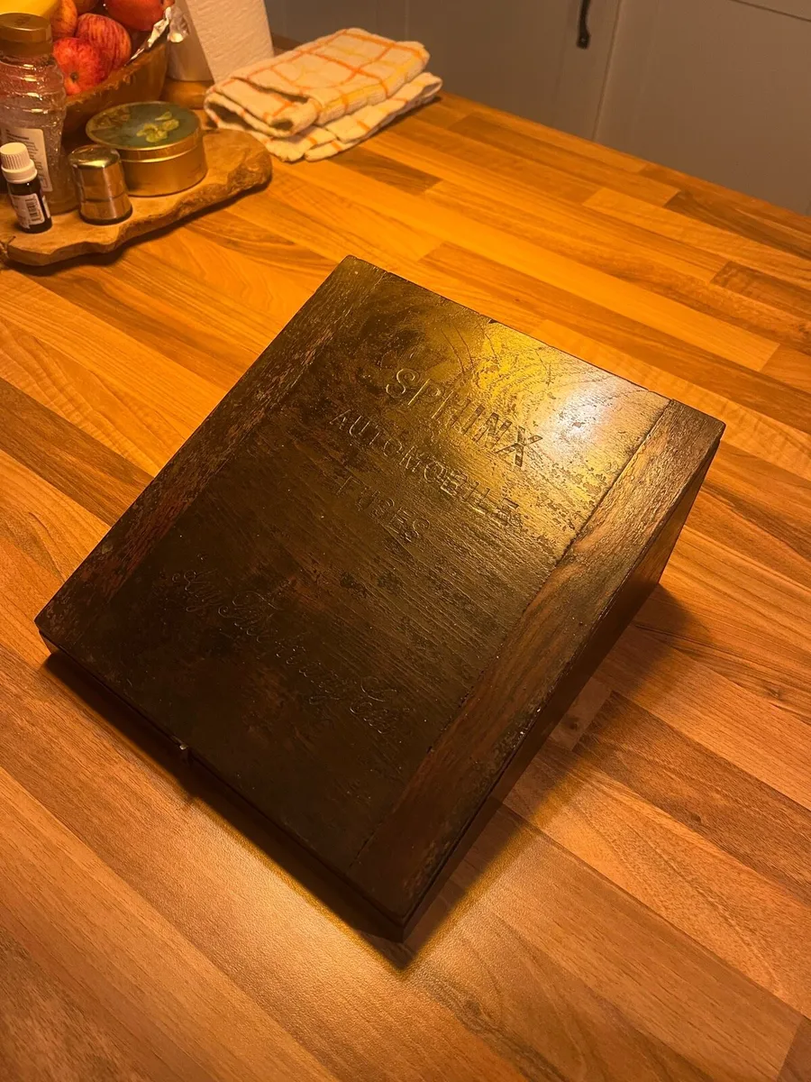 Antique 1920s “Sphinx” Auto Fuses Counter Display - Image 3