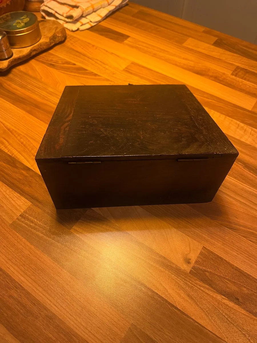 Antique 1920s “Sphinx” Auto Fuses Counter Display - Image 4