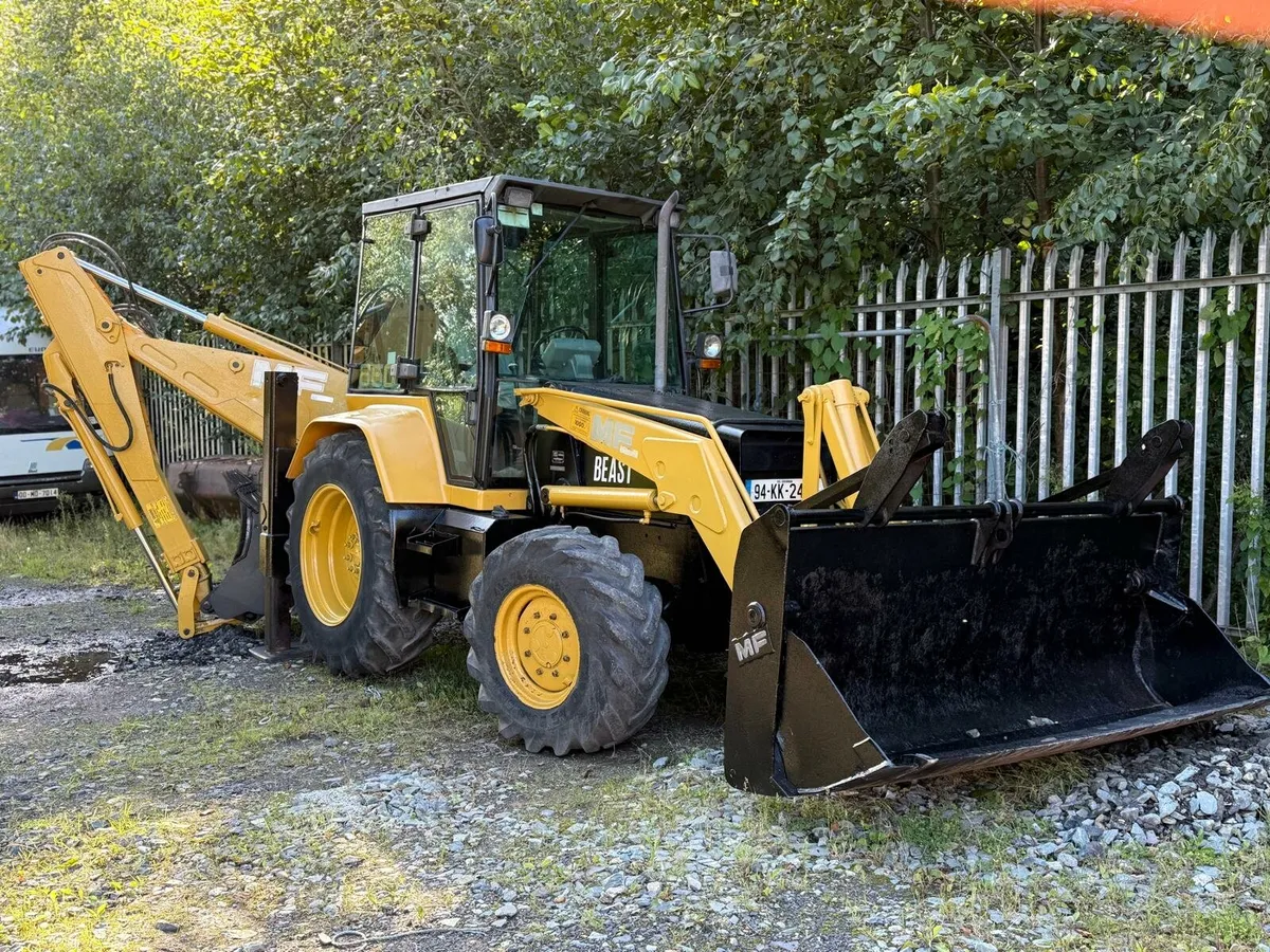 MF 860 Digger - Image 1
