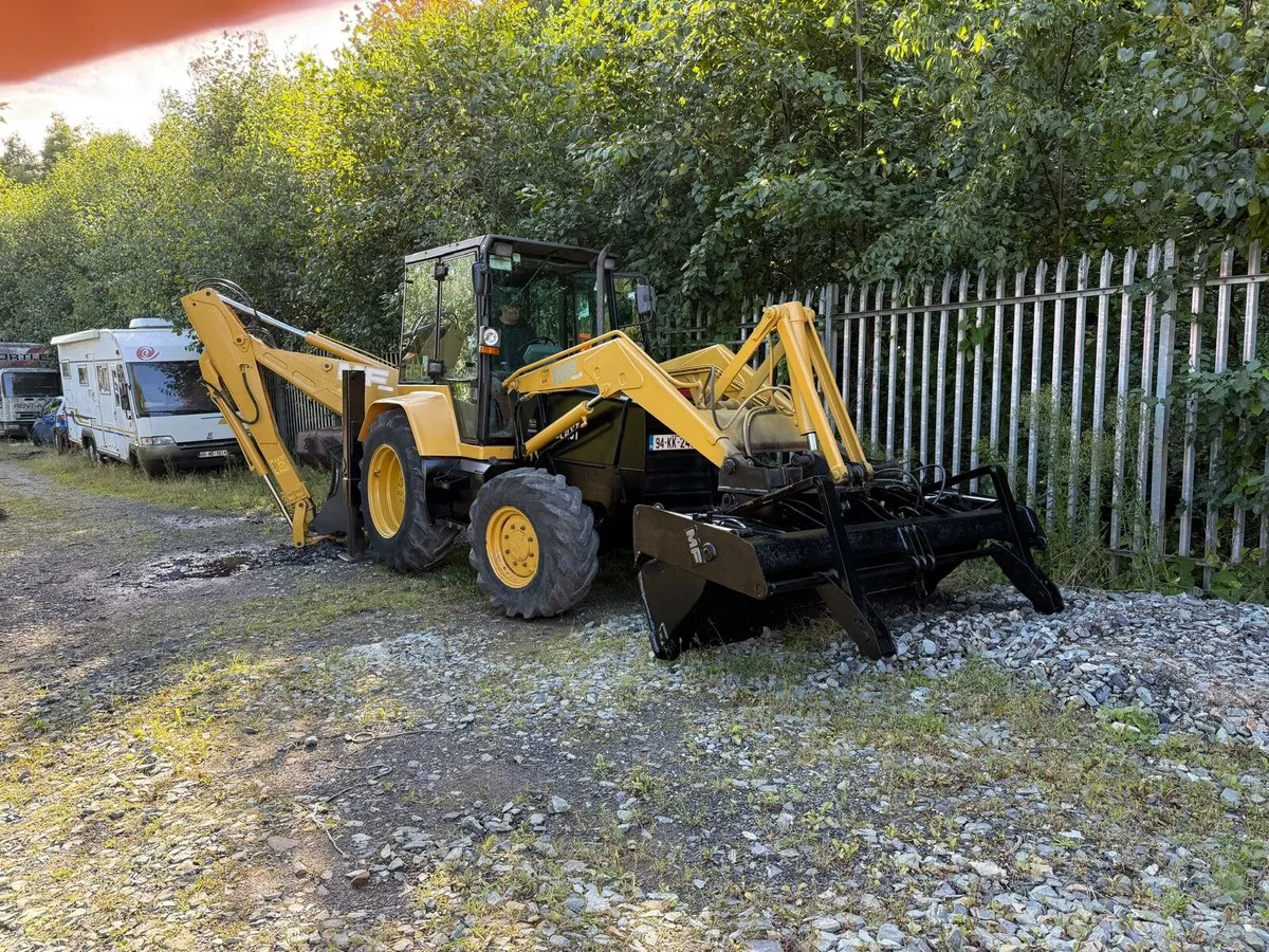 MF 860 Digger - Image 3