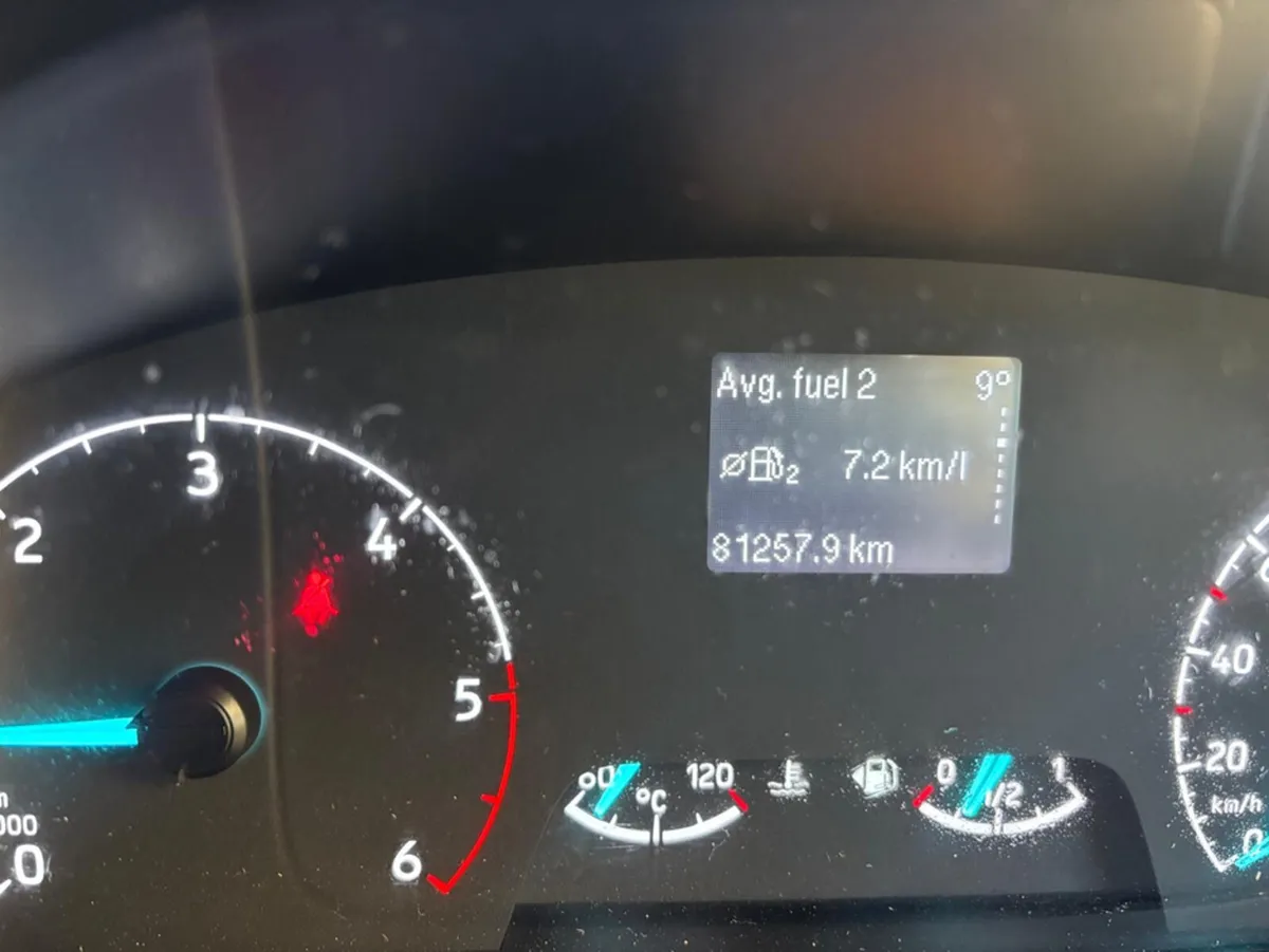 Ford Transit Custom 300S BASE 2.0 TD 130BHP M6 FWD - Image 2