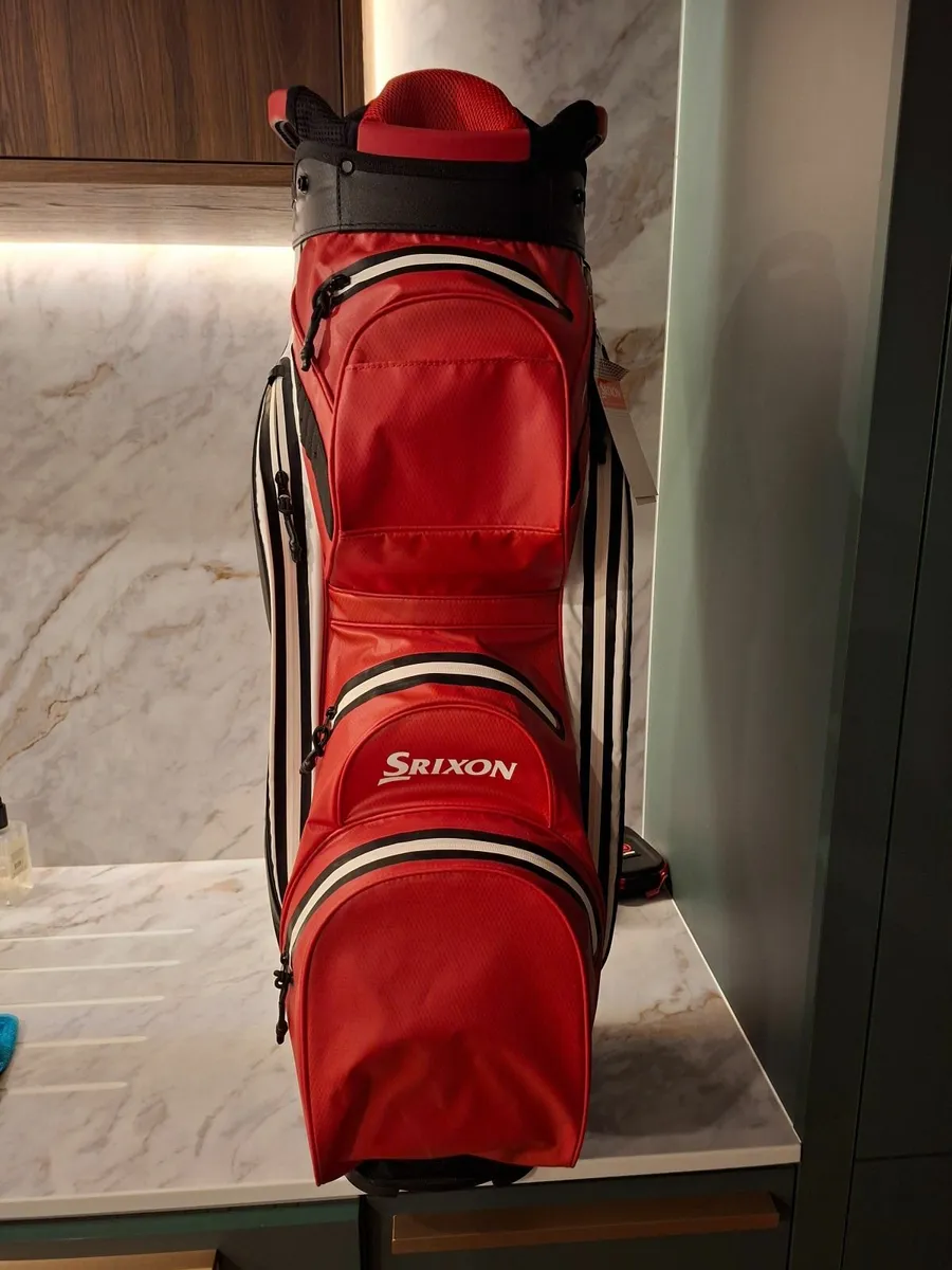 Srixon waterproof Golf bagBrand New with tafs on - Image 3