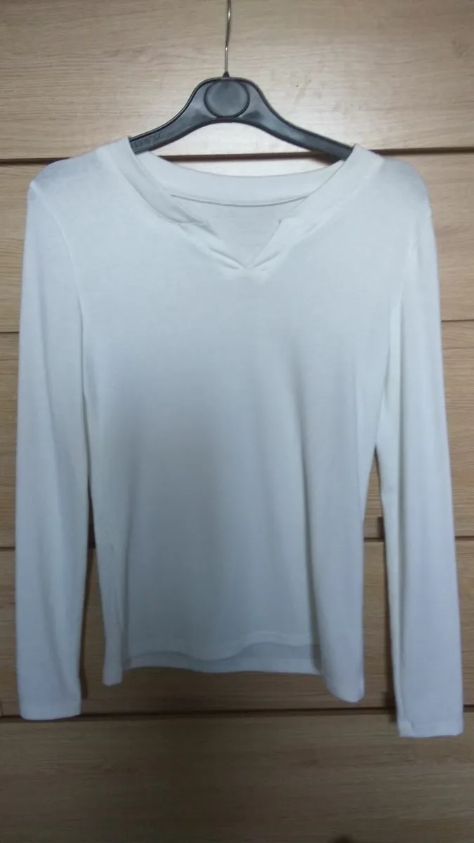 white top fits xs s m - Image 2