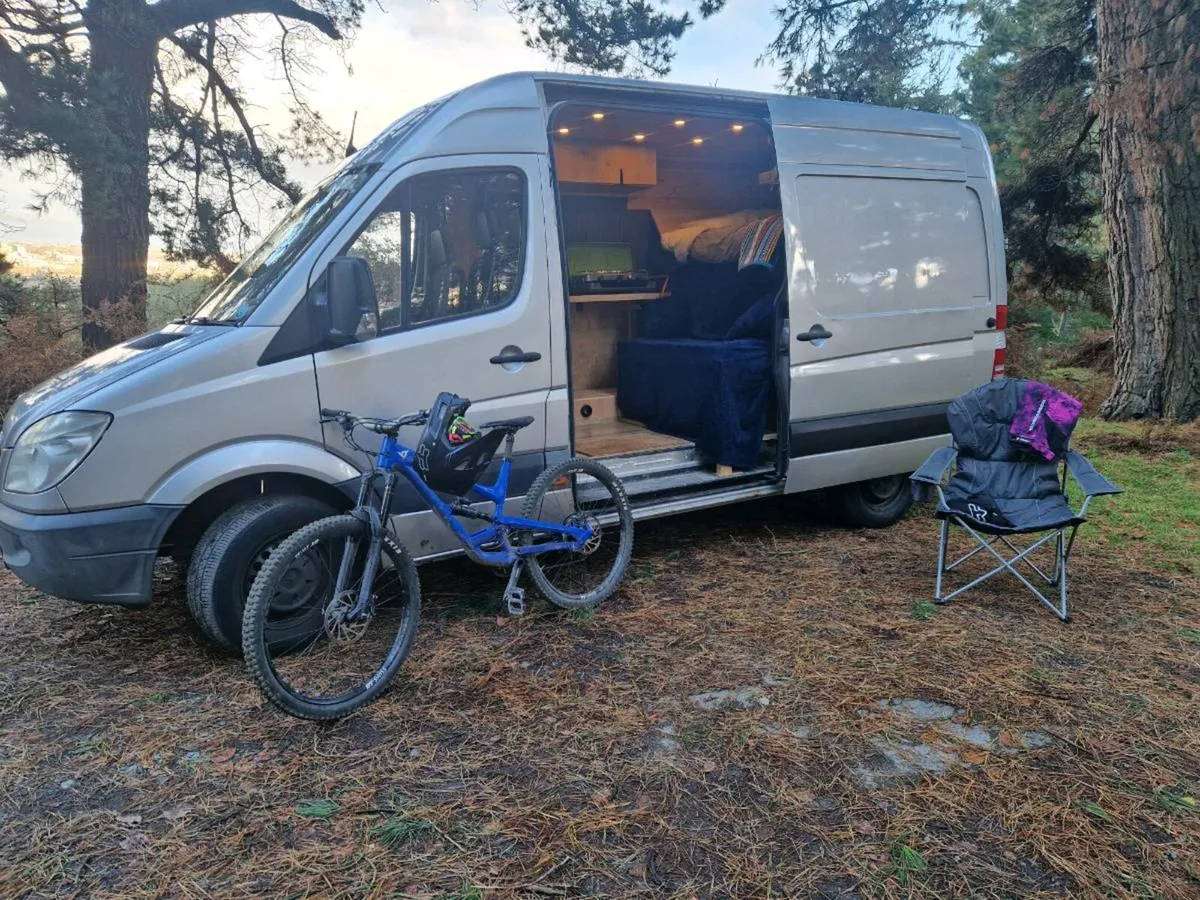 2007 Mercedes Sprinter Day camper - Image 1