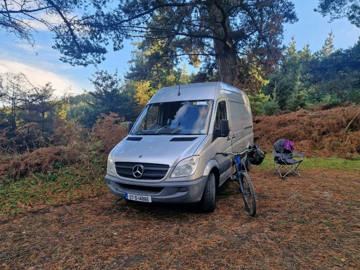 2007 Mercedes Sprinter Day camper - Image 2