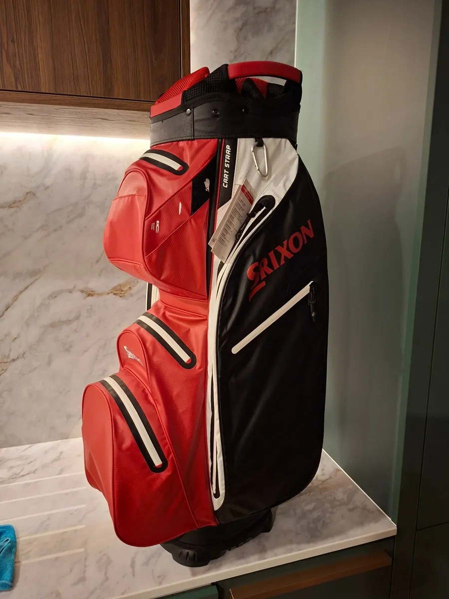 Srixon waterproof Golf bagBrand New with tafs on - Image 1