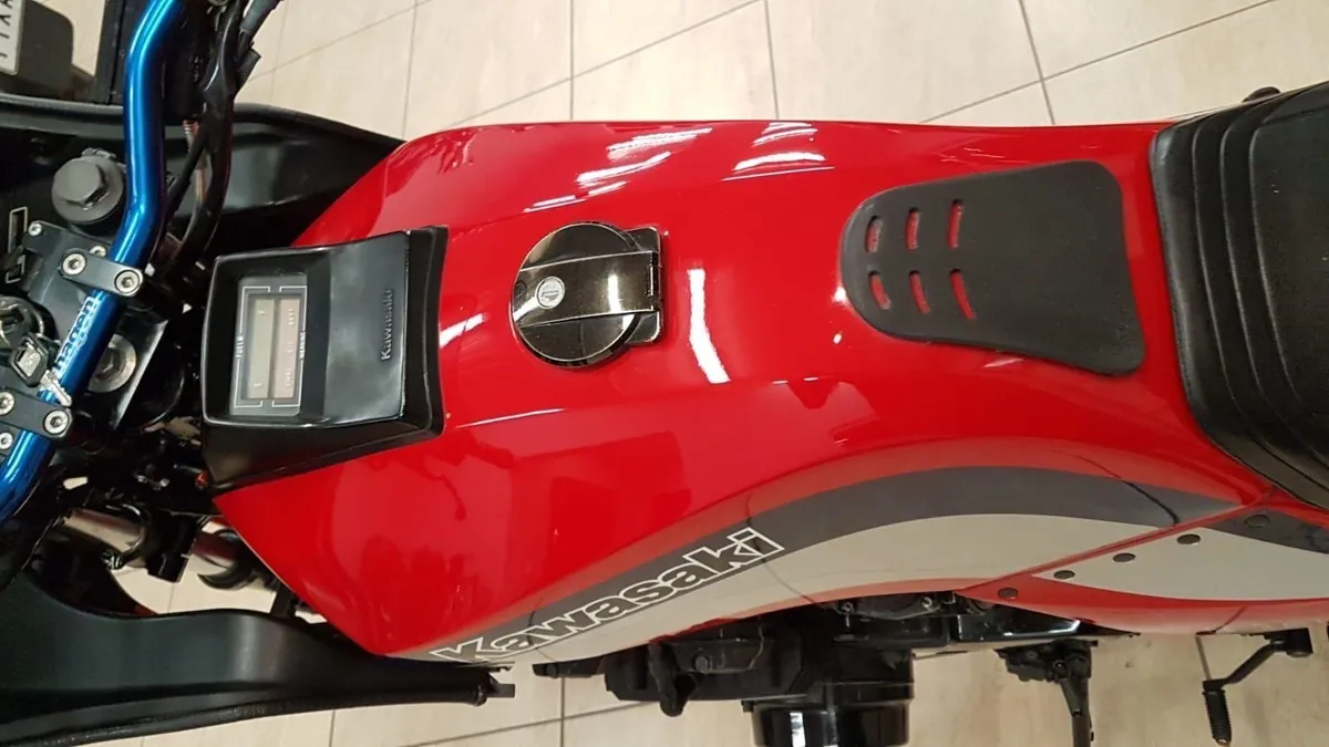 Kawasaki gpz750 ut - Mint new parts - Image 2