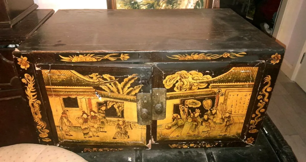 Antique hand painted Chinese chest - Image 1