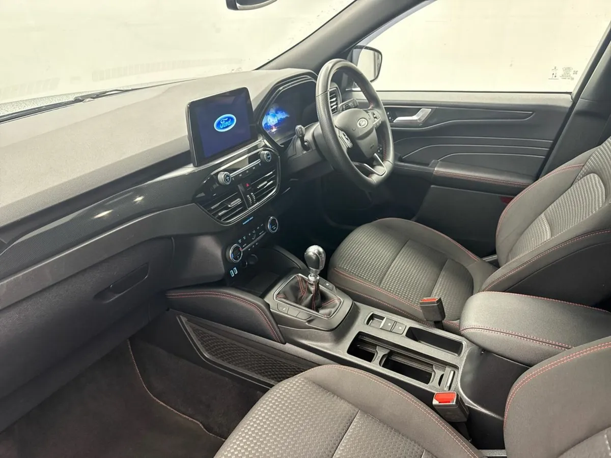 Ford Kuga 1.5D ST LINE *BLACK FRIDAY FLASH SALE* € - Image 4