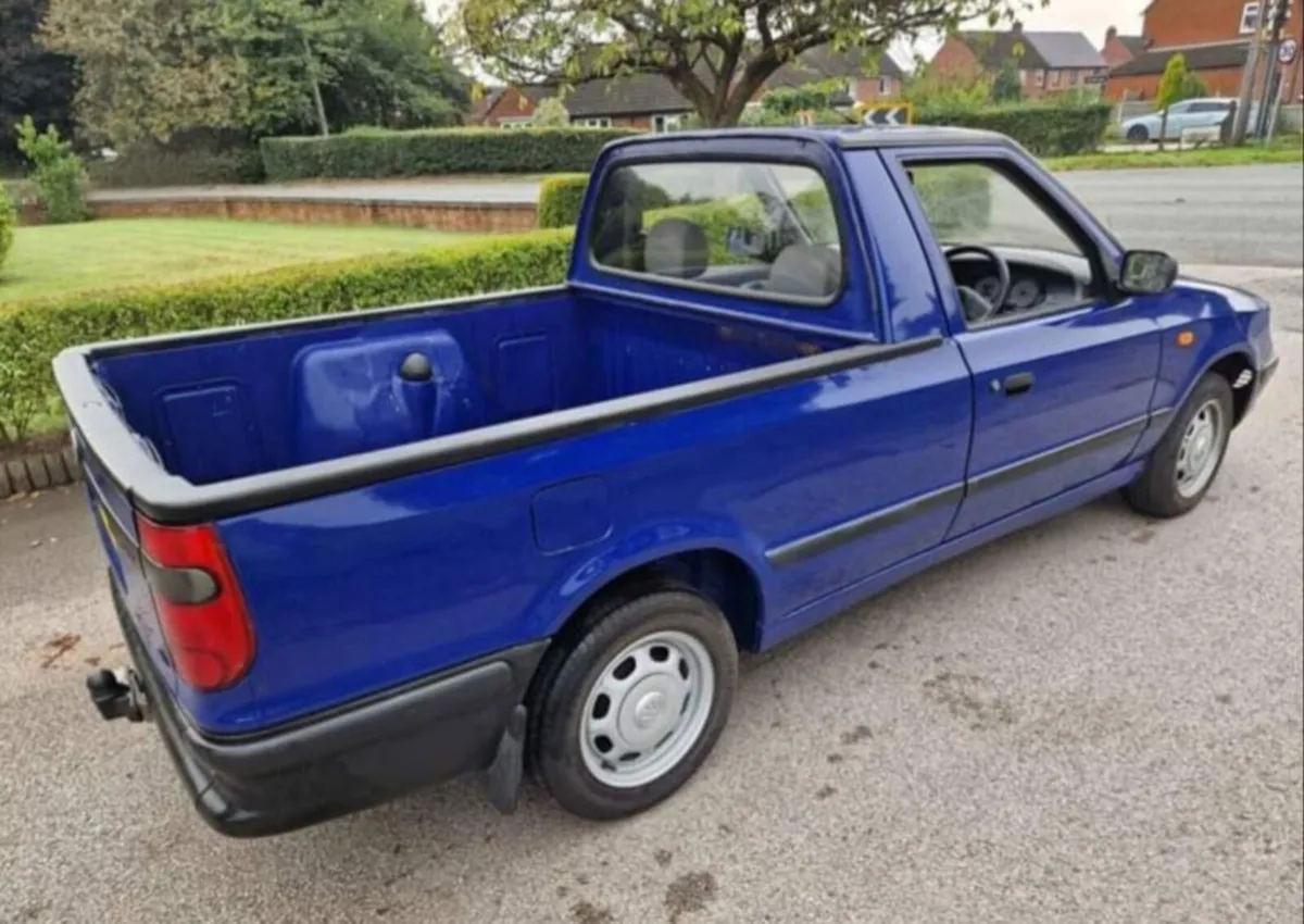 Volkswagen Caddy Pick-up - Image 4