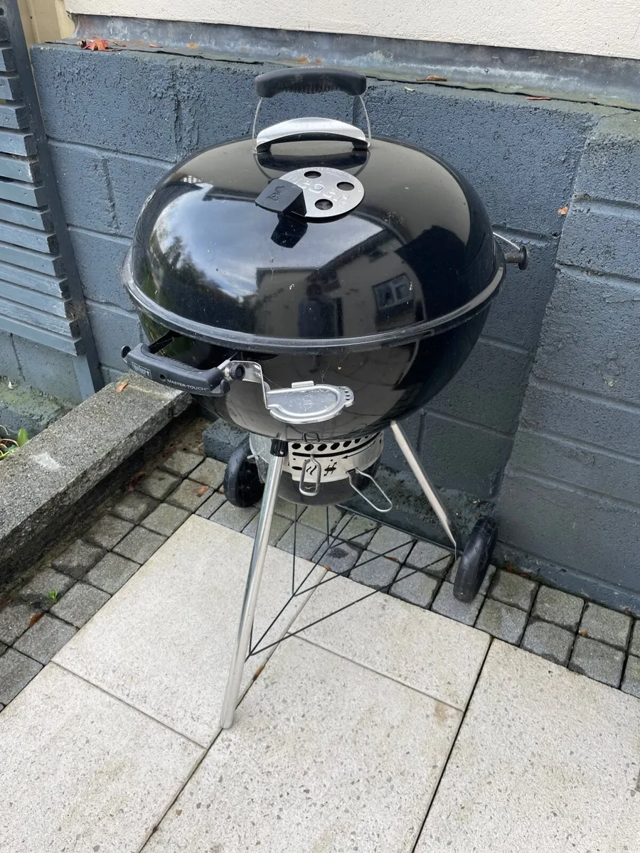 Weber Mastertouch Charcoal BBQ - Image 1