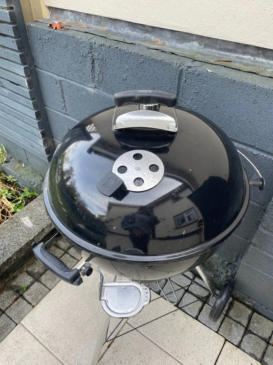 Weber Mastertouch Charcoal BBQ - Image 2