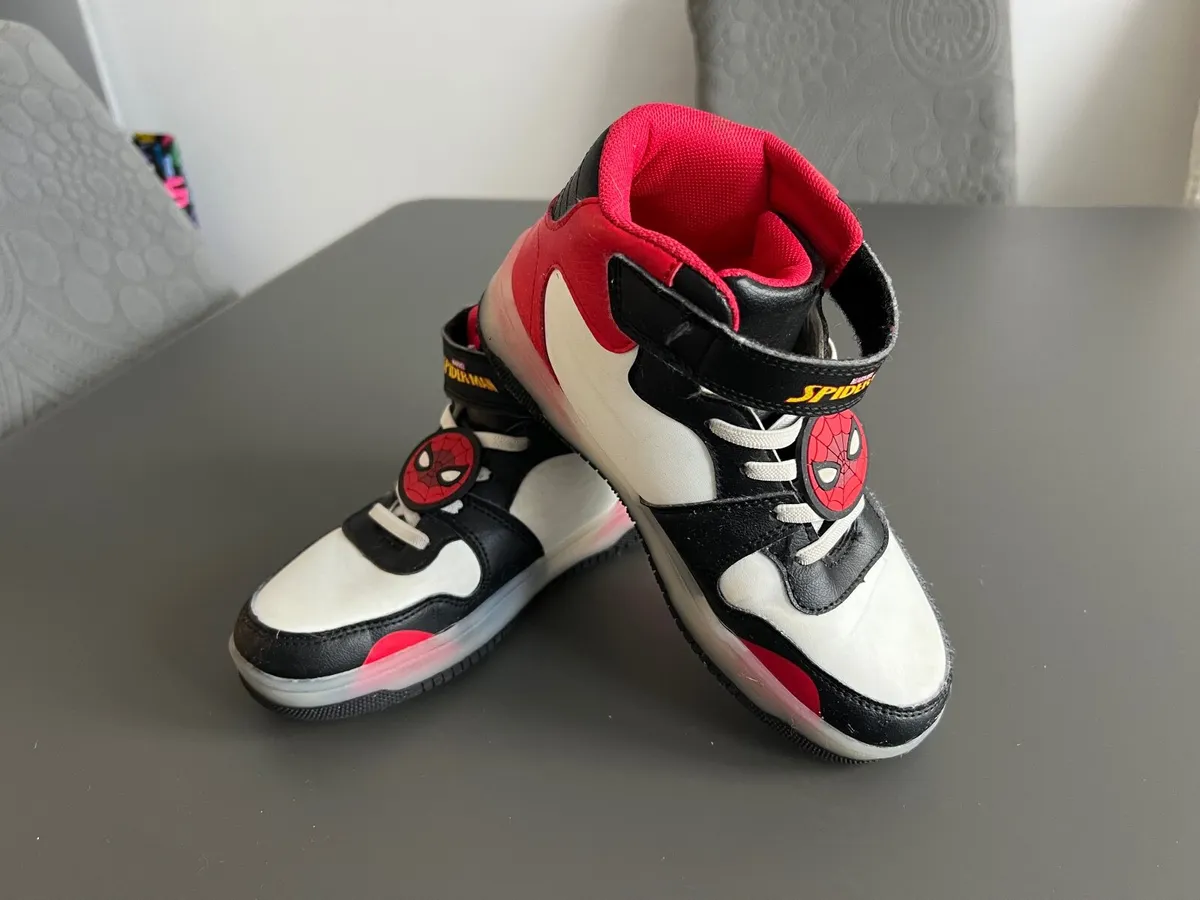 Shoes Spider-Man size 2 UK - Image 1