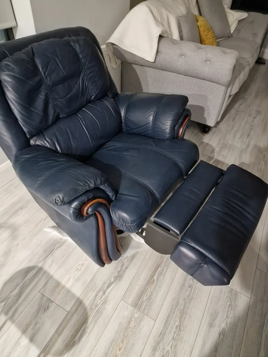 Recliner chair - Image 1