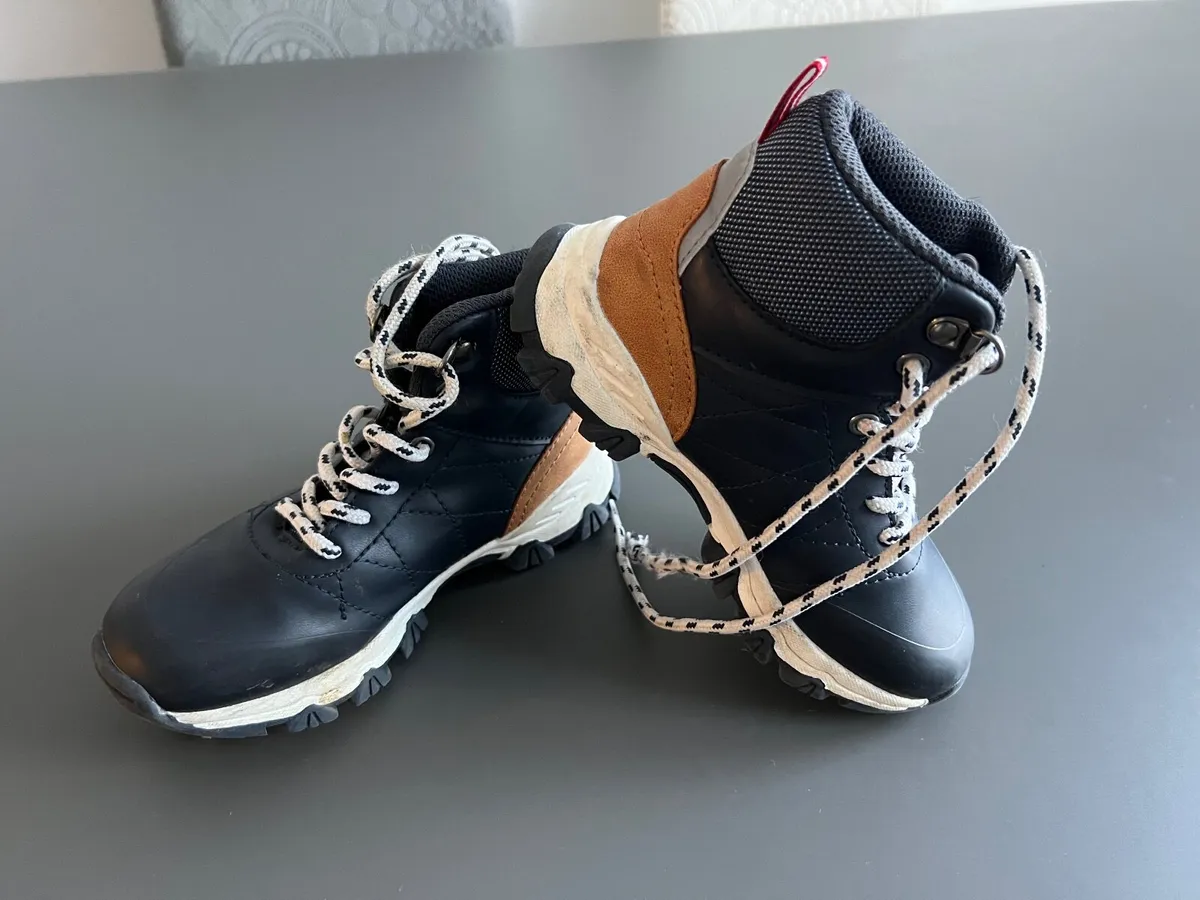 Shoes size 11UK like New, for children - Image 1