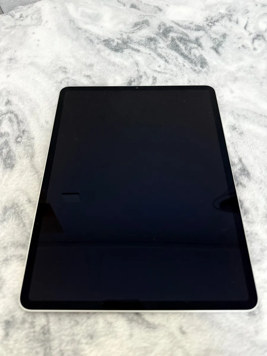 iPad Pro - 12.9 inch - 5th Gen - Silver - 128Gb - Image 4