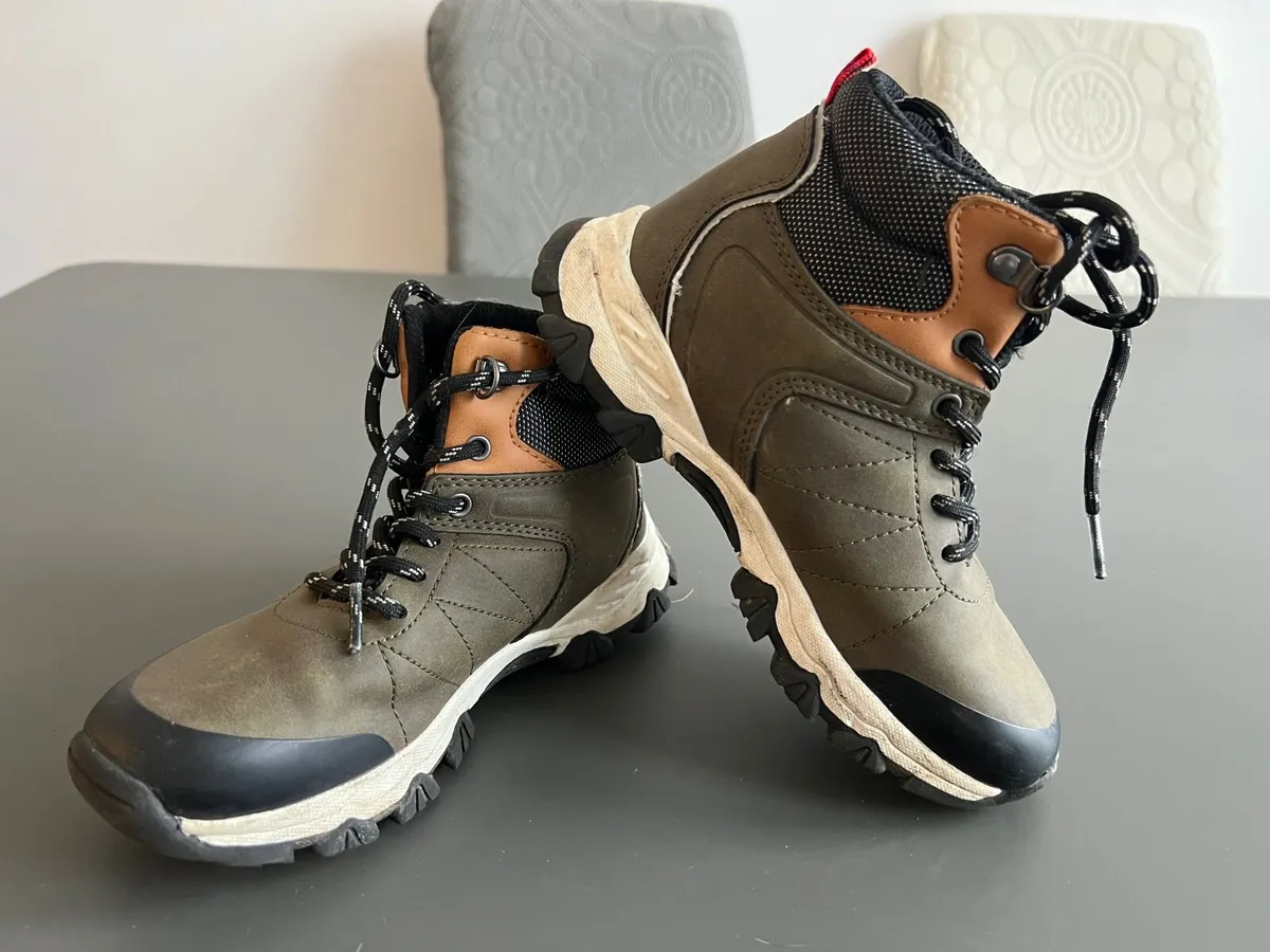 Shoes size 13 UK Like New for children - Image 1