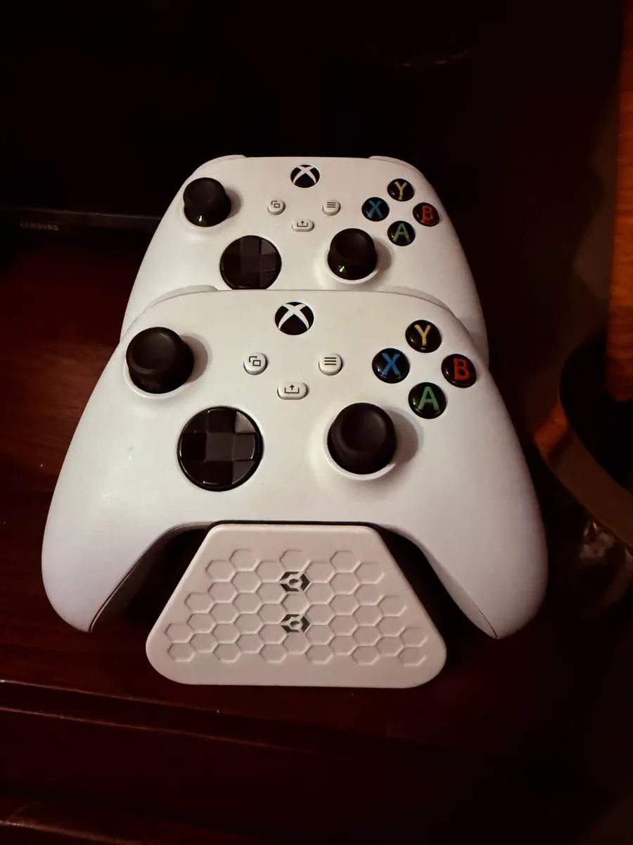 Xbox series x bundle - Image 1