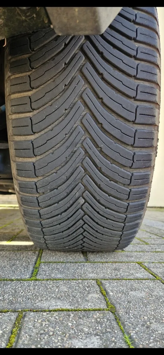 Bridgestone Turanza All Season 6 235 55 R18 104 V - Image 1