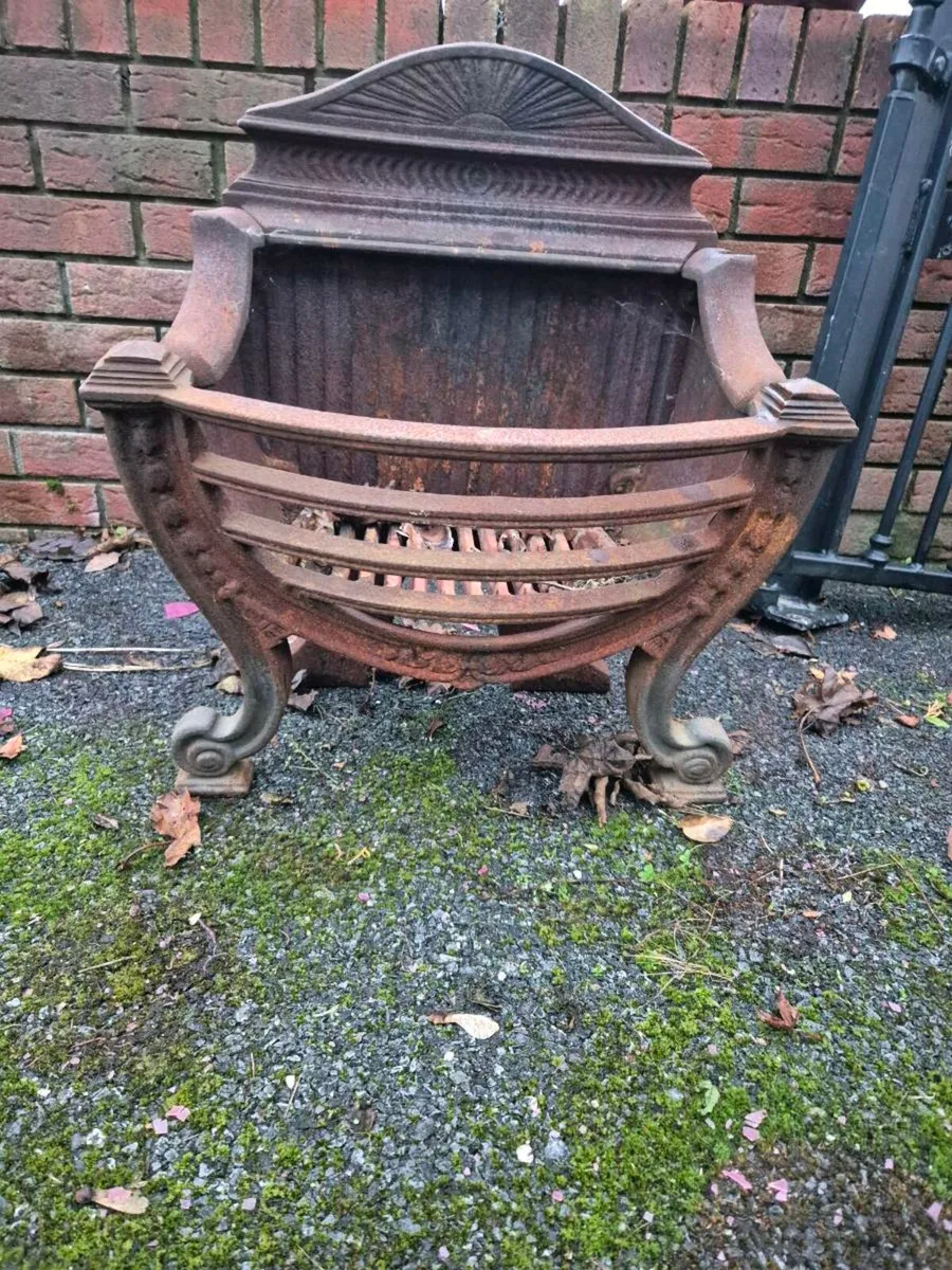 Cast Iron fire Basket - Image 1