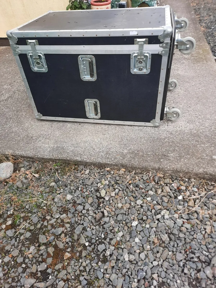 Music equipment - Image 2