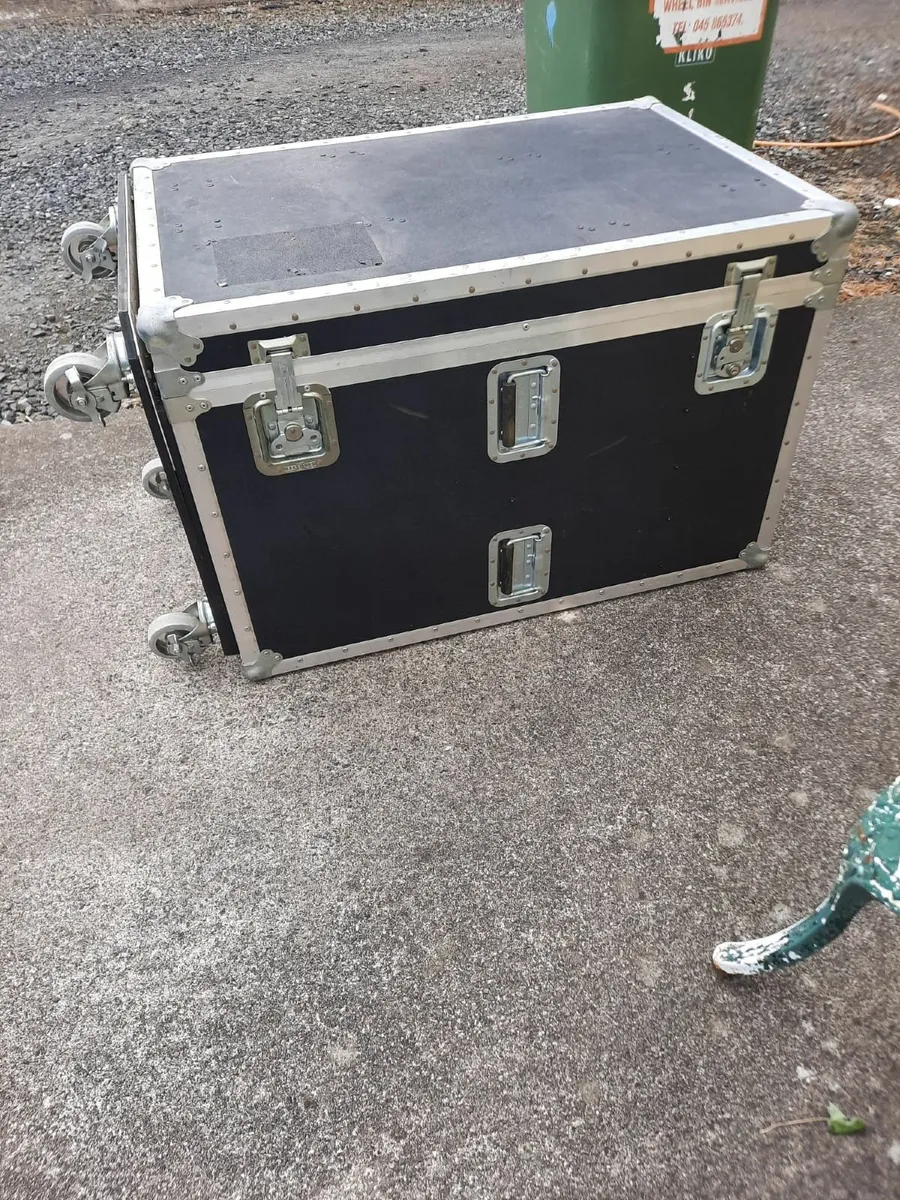 Music equipment - Image 1