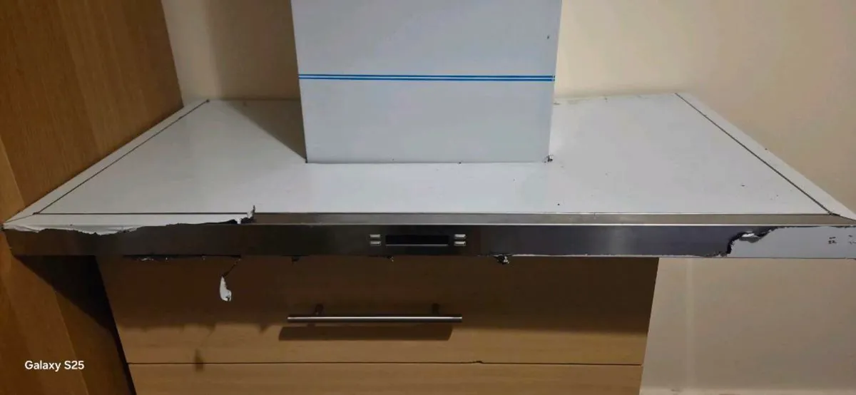 Brand new Elica extractor hood 90cm - Image 1