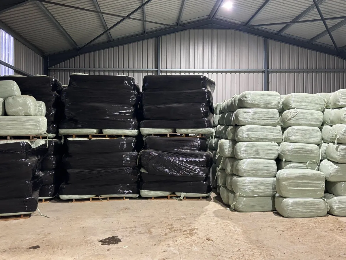 HAYLAGE SMALL SQUARE BALES ,4#4 STRAW - Image 1