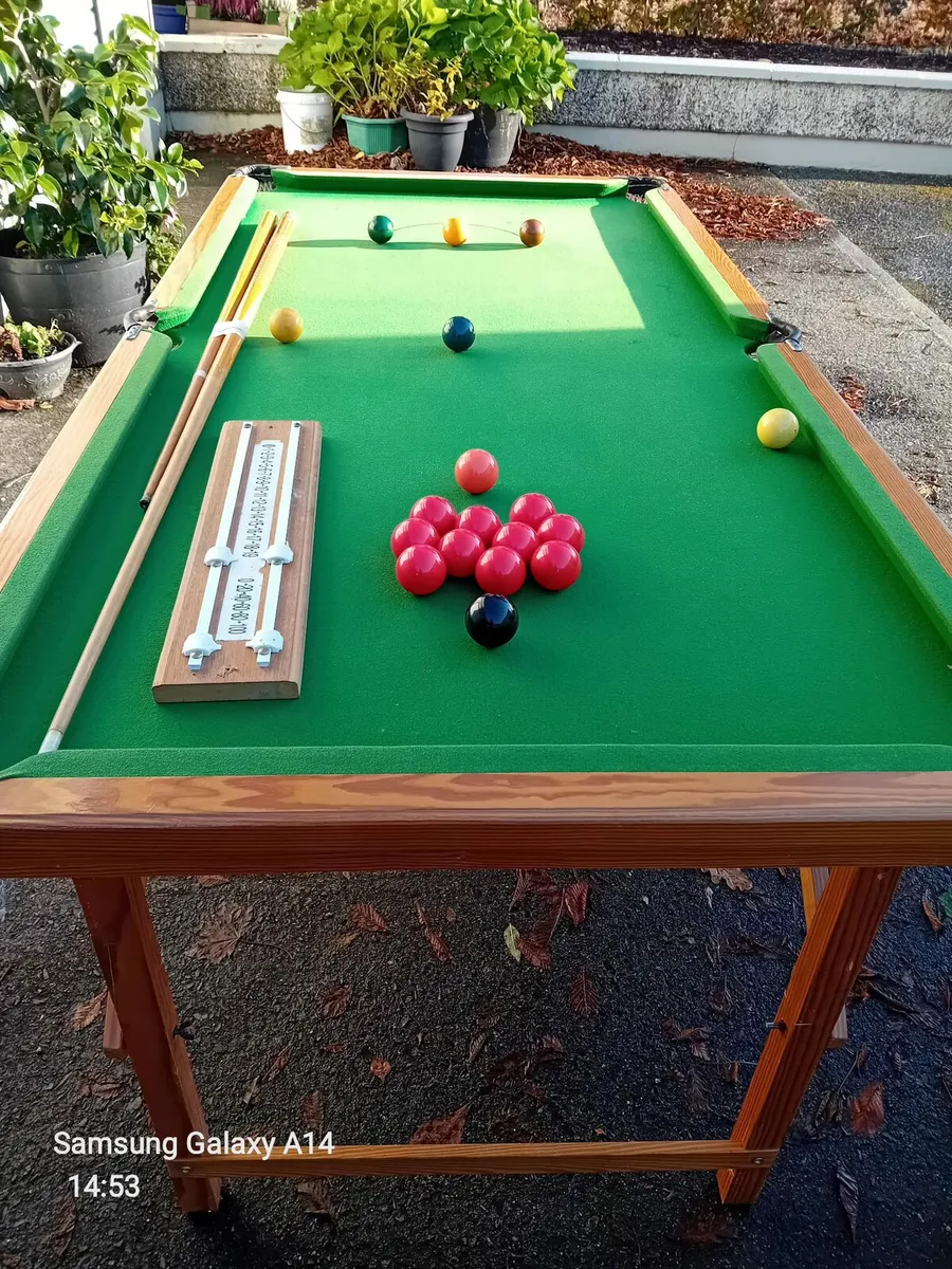 Pool table - Image 1