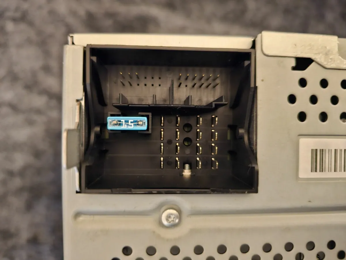 Skoda Bolero OEM head unit (Model: 1Z0 035 156 M) - Image 3