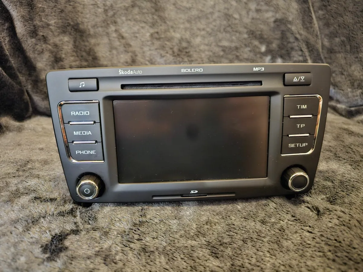 Skoda Bolero OEM head unit (Model: 1Z0 035 156 M) - Image 1
