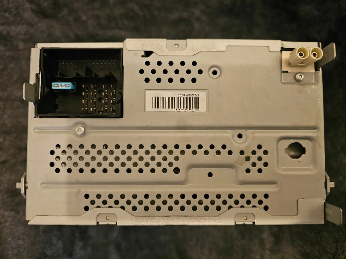 Skoda Bolero OEM head unit (Model: 1Z0 035 156 M) - Image 4