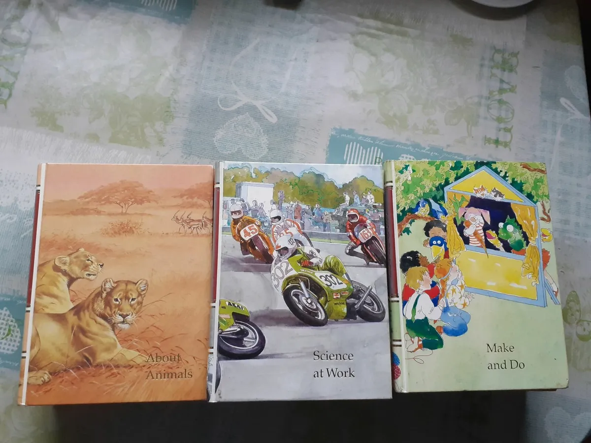 Childcraft books - Image 1