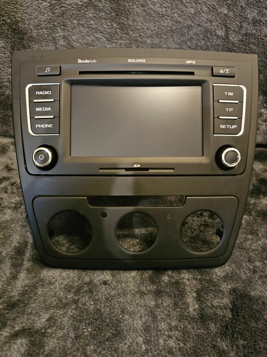 Skoda Bolero OEM head unit (Model: 1Z0 035 156 M) - Image 2