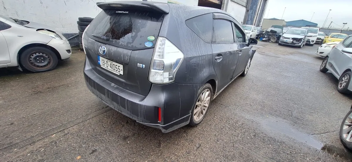 13 Prius X…7 Seater - Image 2
