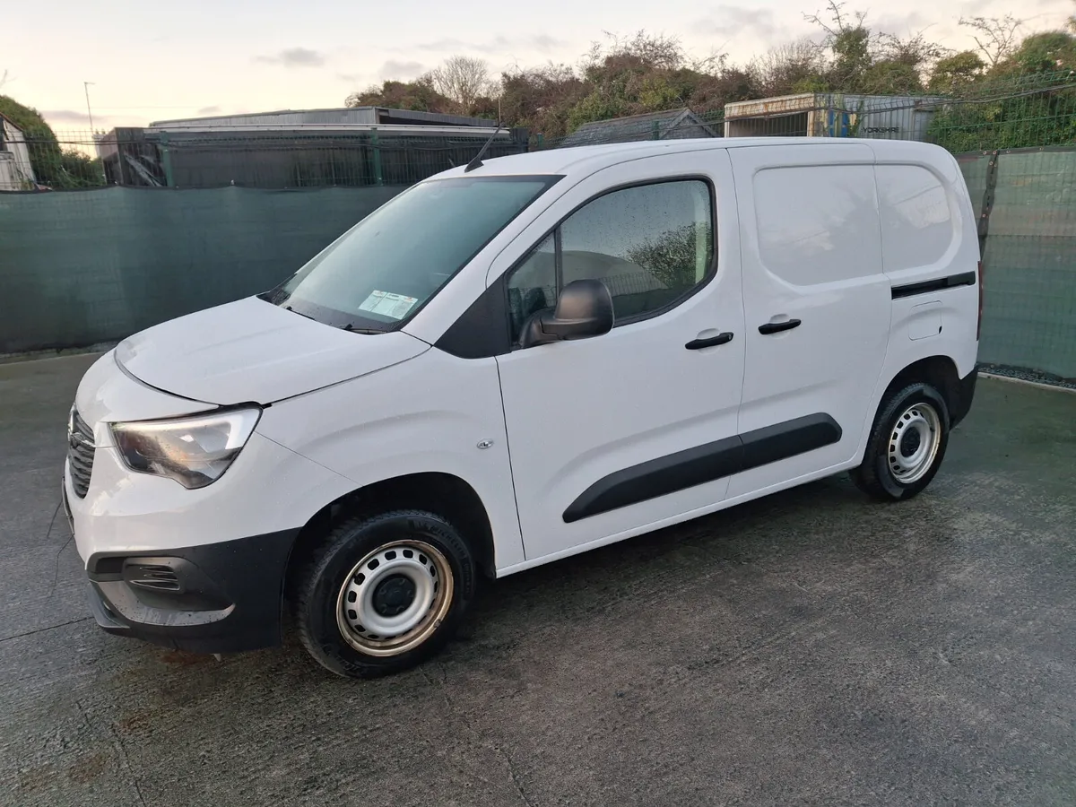 232 Opel Combo  1.5 Diesel - Image 1