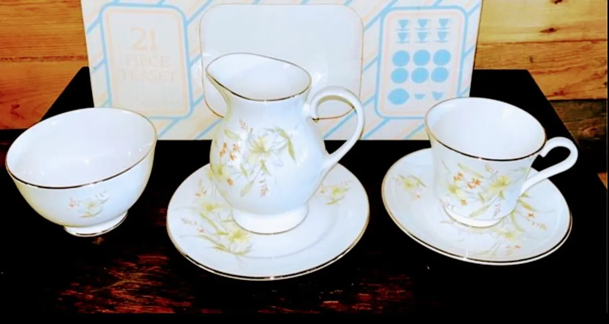 Vintage 21 piece tea set - Image 1