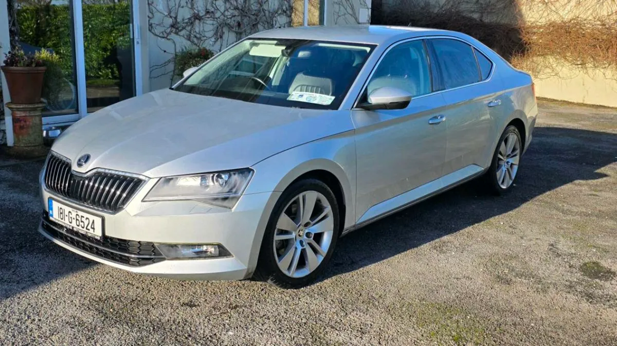 Skoda Superb 2.0 TDI Auto Executive - Top Spec - Image 2