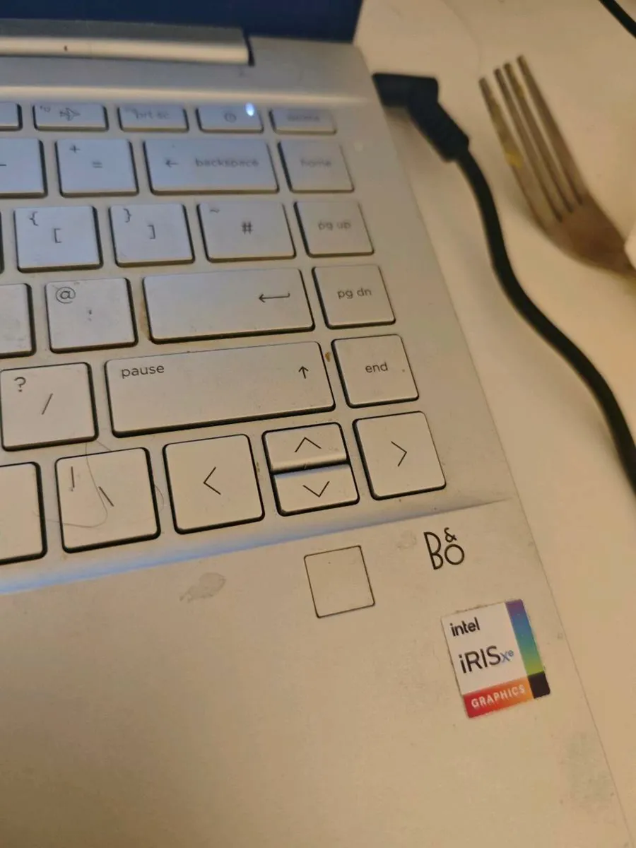 Touchscreen laptop with fingerprint scanner HP - Image 3