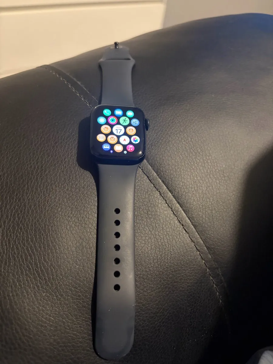 Apple Watch SE 3 - Image 1