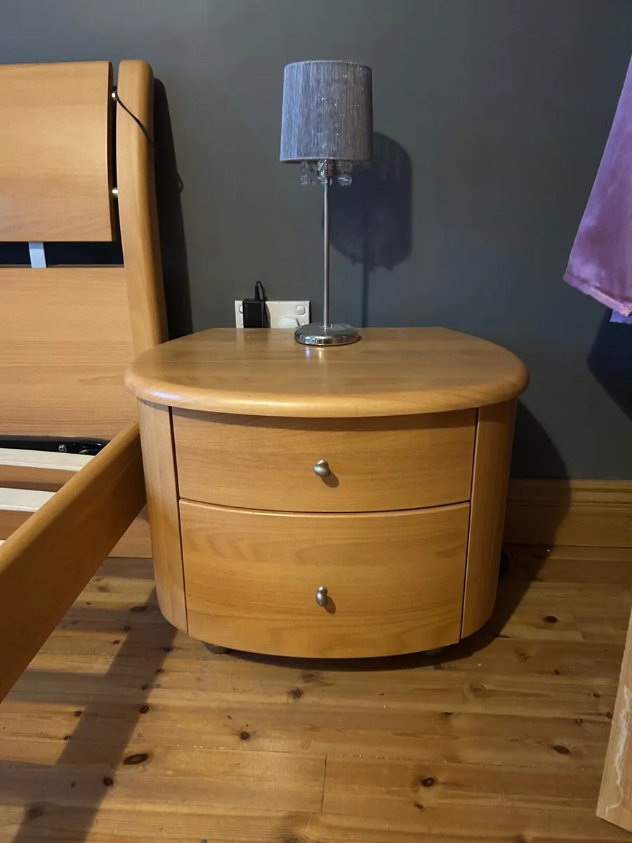 Bedroom lockers & dressing table - Image 2