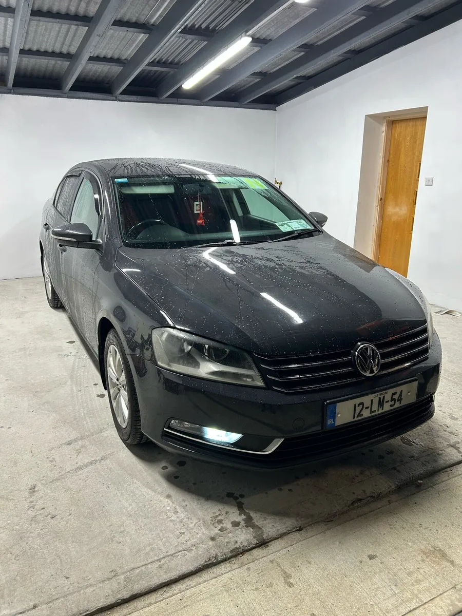 Volkswagen Passat - Image 1