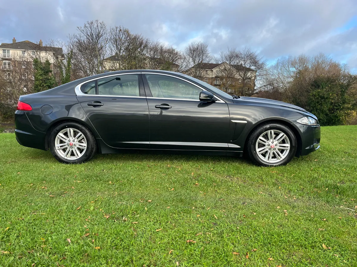 2015 Jaguar XF 2.2 SE exceptional - Image 4