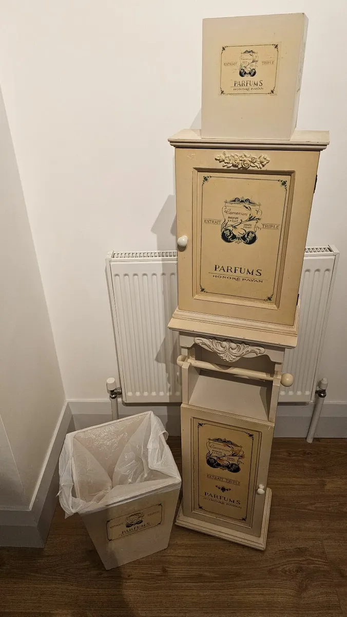 Bathroom accessories - Image 2