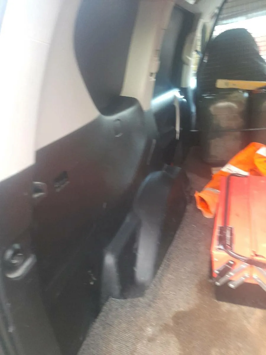 Toyota landcruiser - Image 3