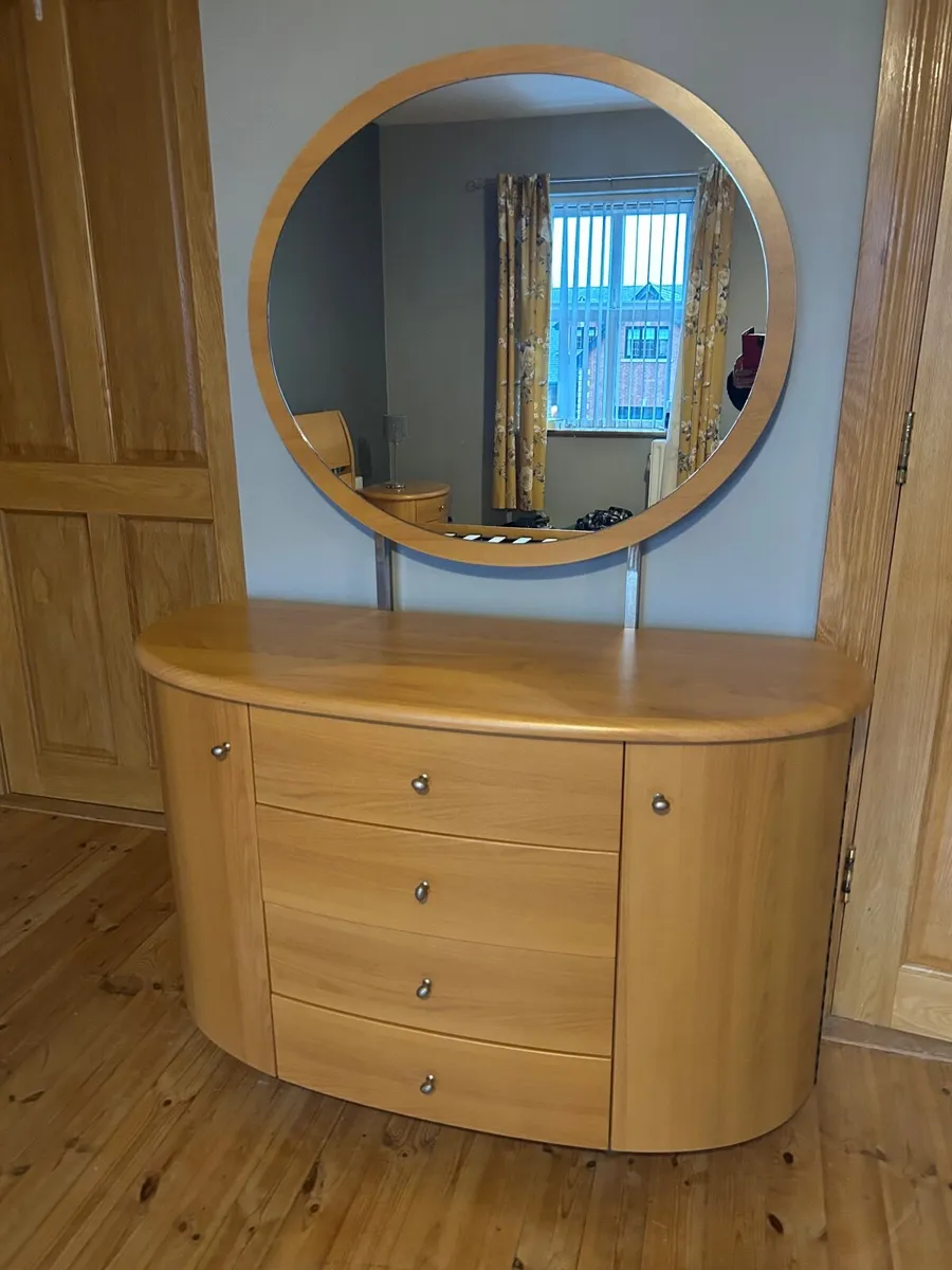 Bedroom lockers & dressing table - Image 1