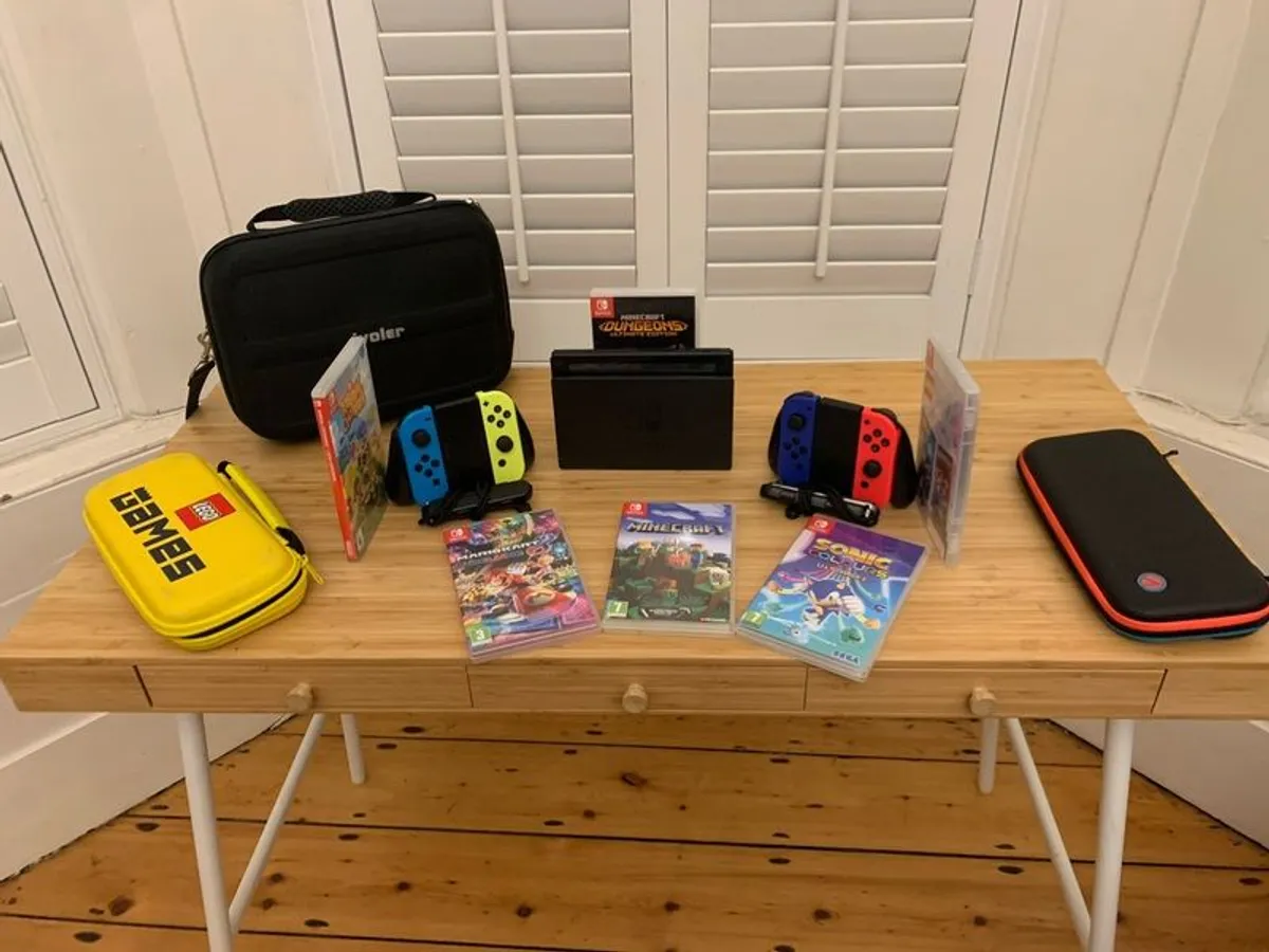Nintendo Switch, 6 games and accessories - Image 1