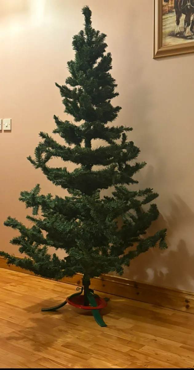6 foot Christmas tree - Image 2