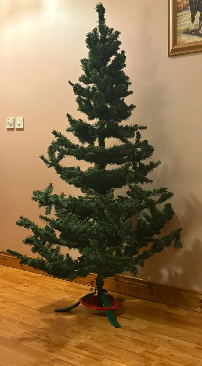 6 foot Christmas tree - Image 3
